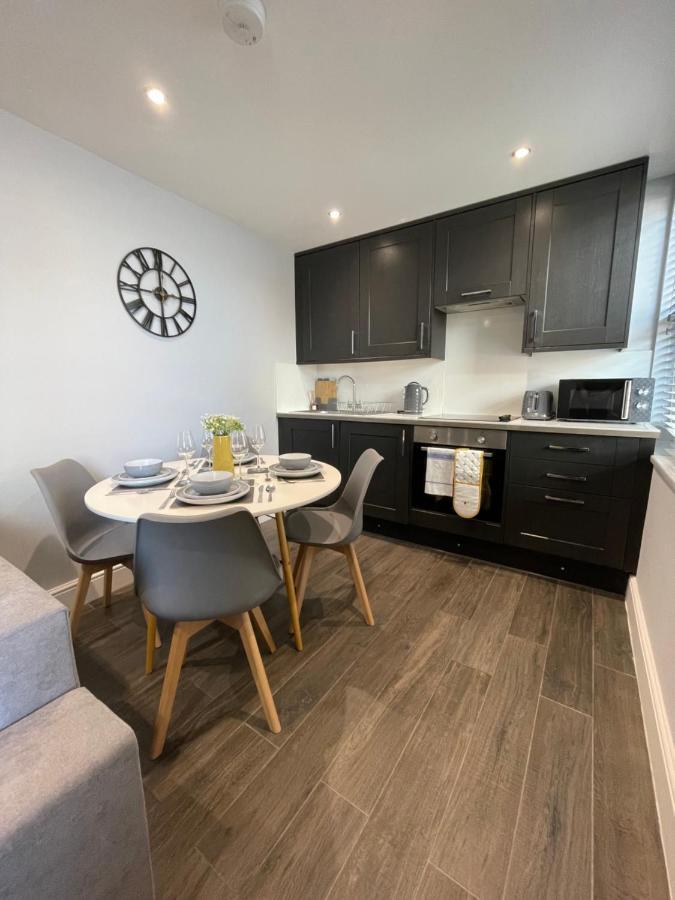 Clock Tower - - Near Sea And Shops Apartment
