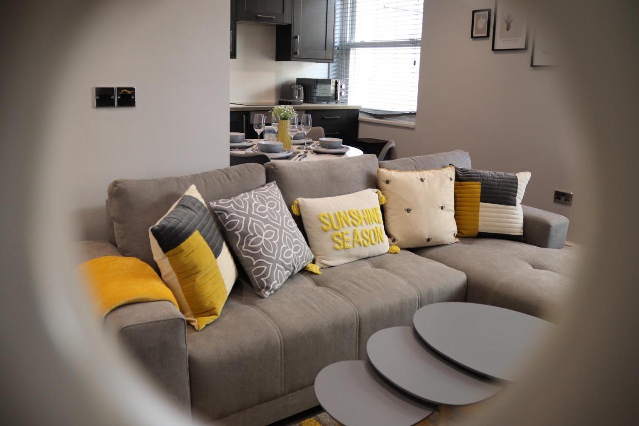 Clock Tower - - Near Sea And Shops Apartment Brighton